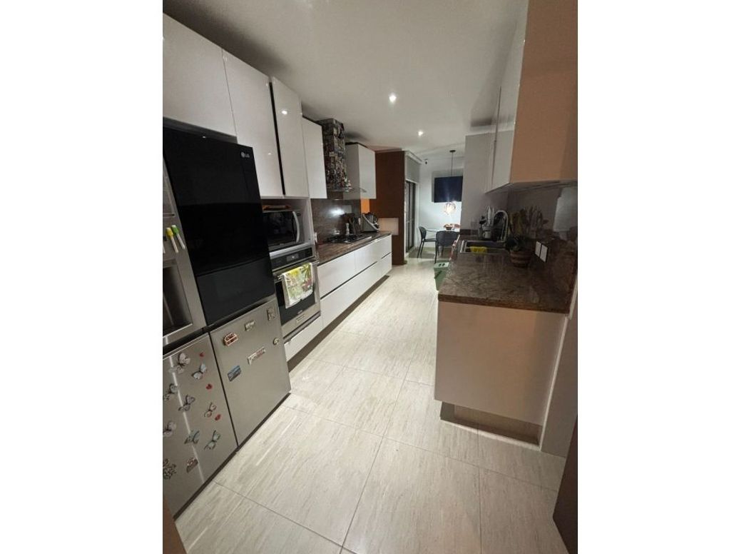 Apartamento de 3 alcobas en venta en Colina Campestre, Bogotá, 224 m² · foto 8 de 8