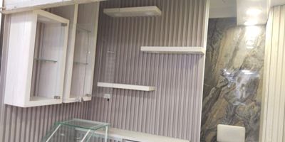 Vendo local comercial en pasaje Cali ,centro ce CALI  4 mtr2 dentro de pasaje .esta dotado de vitrinas .en zona muy comercial .libre de gravamenes .comercio de Joyeria , Bisuteria ,productos de belleza ,productos para gymnasio .