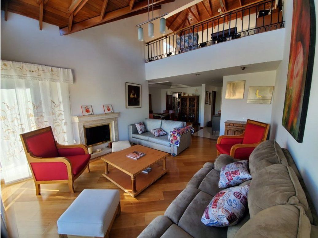 Casa de 3 alcobas en venta en Gratamira, Bogotá, 300 m² · foto 16 de 20
