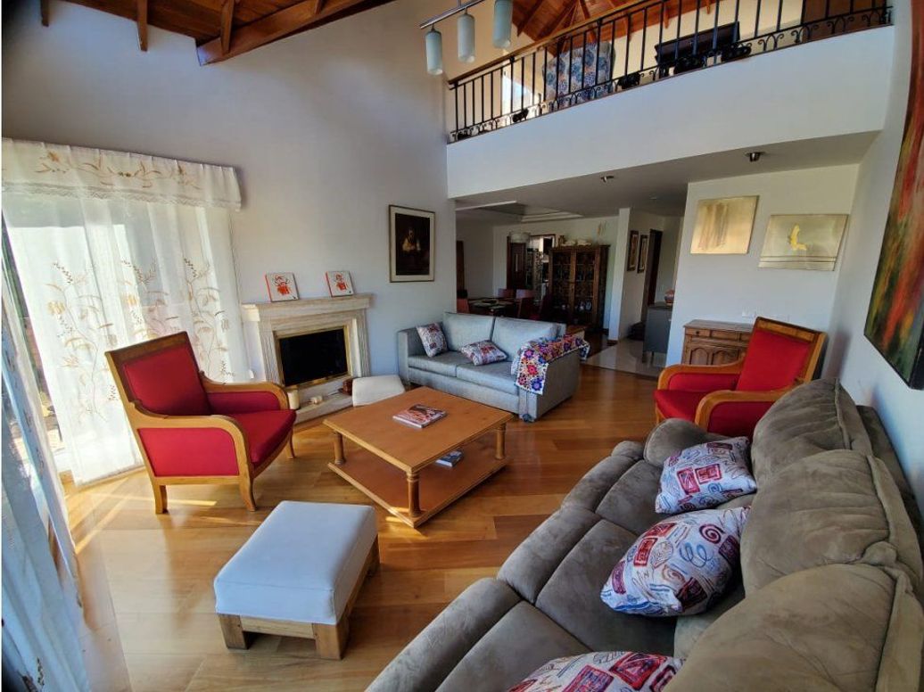 Casa de 3 alcobas en venta en Gratamira, Bogotá, 300 m² · foto 6 de 20