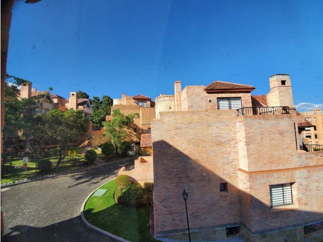 Casa de 3 alcobas en venta en Gratamira, Bogotá, 300 m² · foto 3 de 20