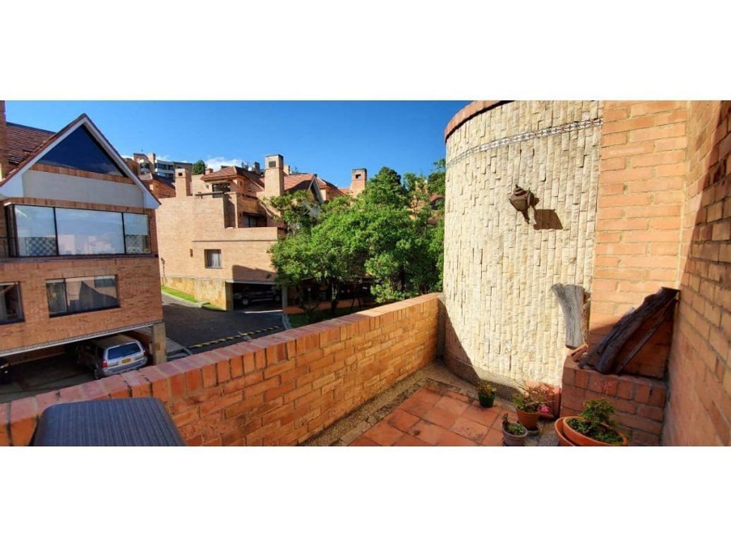 Casa de 3 alcobas en venta en Gratamira, Bogotá, 300 m² · foto 5 de 20