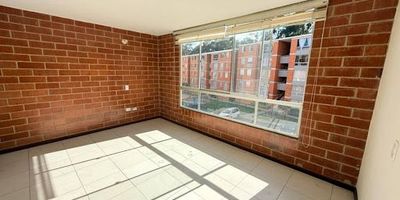 Excelente apartamento, iluminación natural, tres alcobas, dos baños, en Conjunto cerrado, cerca de comercio, transporte, excelentes vías de ingreso