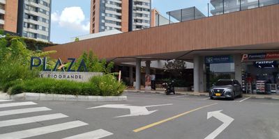 LOCAL PERFECTO PARA MONTAR UNA BURBUJA EN EXLUSIVO MALL COMERCIAL DE RIONEGRO, CERCANO A COLEGIOS, CENTROS DEPORTIOS, UNIVERISADES Y SECTOR RESIDENCIAL.