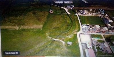 Descubre este exclusivo lote en venta ubicado en  la zonas industrial mas importante  de Tocancipá-Cundinamarca. Con una extensión de  51.009 Mts² (área afectada  de 19.993 Mts²) y un área neta de 31.016 Mts², tendrás muchas posibilidades para un  desarrollo de tipo  industrial., agroindustrial, comercial y de  servicios según necesidad . Su ubicación privilegiada  y vías de acceso rápida  garantiza un espacio  para proyectar la ampliación de tu negocio.
No pierdas la oportunidad de adquirir este lote único. ¡Contáctanos hoy para más información!