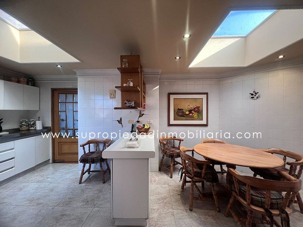 Apartamento de 4 alcobas en venta en San Patricio, Bogotá, 202 m² · foto 3 de 20