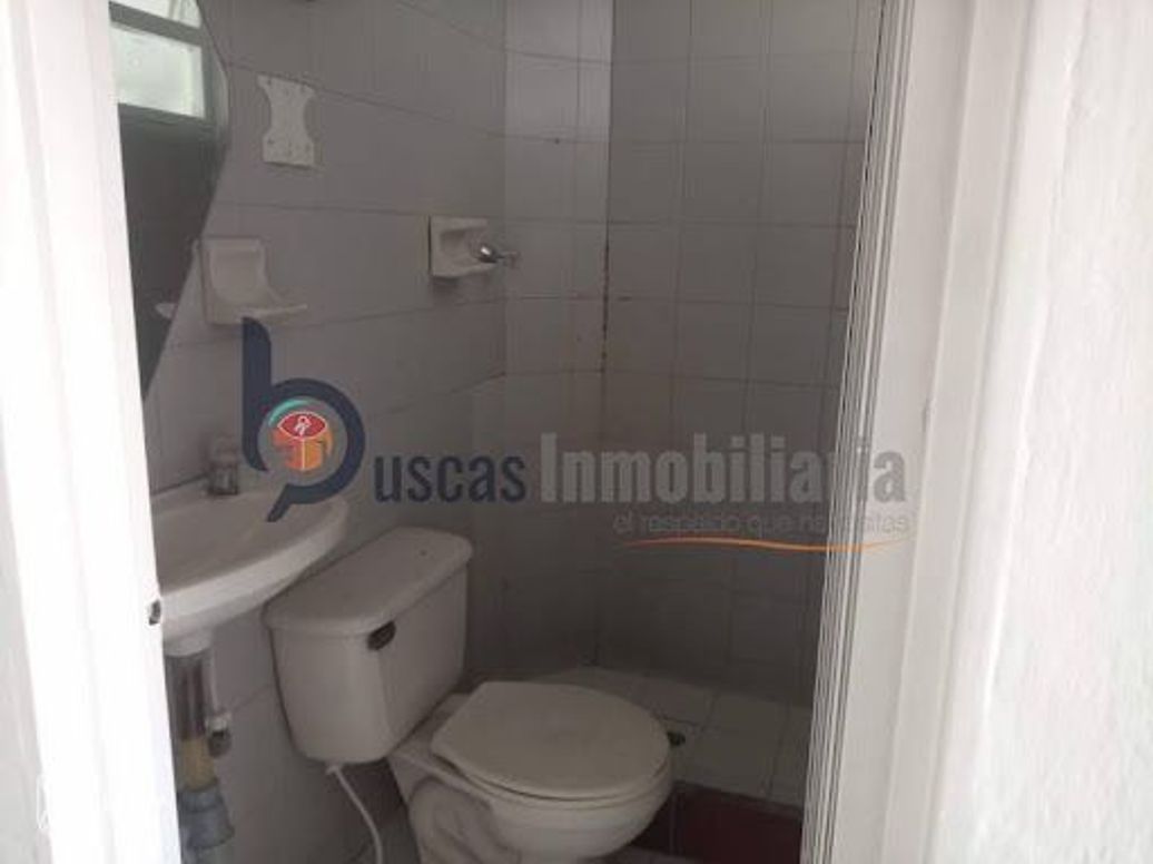 Casa de 6 alcobas en arriendo en Fontibón Centro, Bogotá, 216 m² · foto 3 de 10