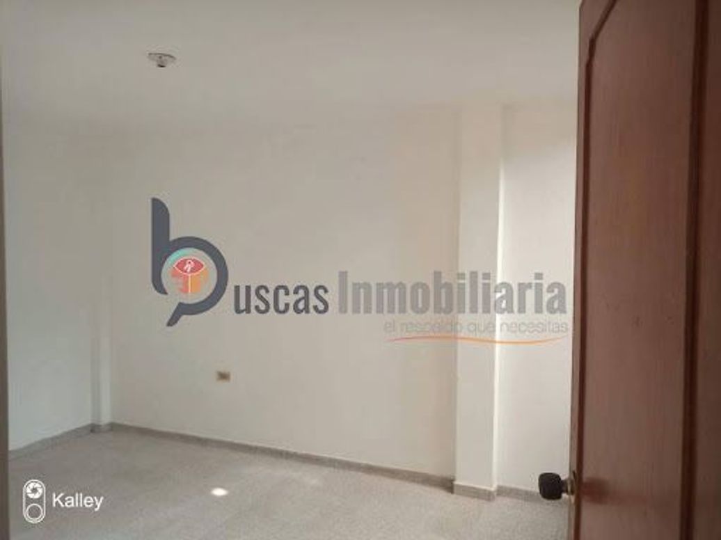 Casa de 6 alcobas en arriendo en Fontibón Centro, Bogotá, 216 m² · foto 2 de 10
