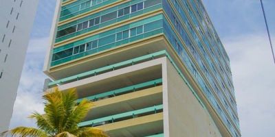 Espectacular Oficina en el centro historico de la ciudad,  sector comercial  a pocos minutos de supermercados. Ubicada en Edificio empresarial,  cuenta con una zona de recepción y una amplia variedad de actividades que hacen sencillo su día a día y el de sus visitantes, iluminacion y vista agradable