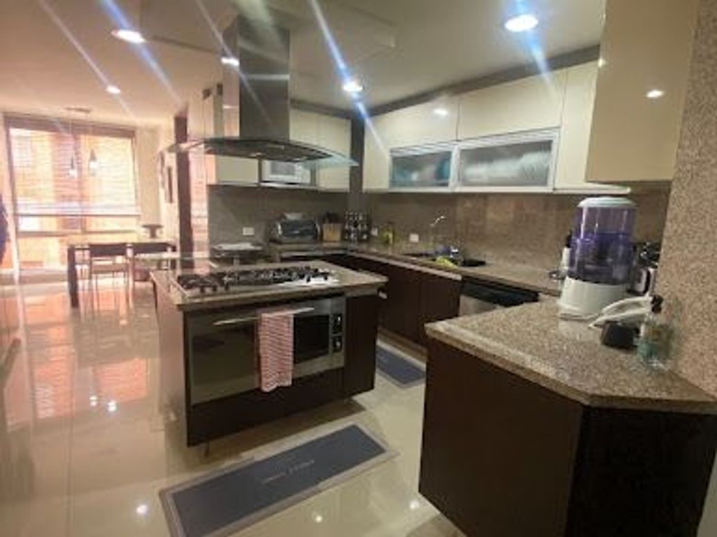 Apartamento de 3 alcobas en venta en Unicentro, Bogotá, 268 m² · foto 2 de 19