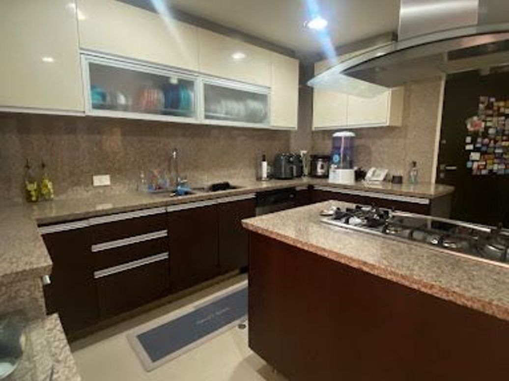 Apartamento de 3 alcobas en venta en Unicentro, Bogotá, 268 m² · foto 3 de 19