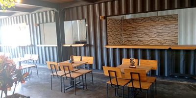 Se arrienda cómodo local comercial el sector exclusivo de Llanogrande, cuenta con un área de 16 M2 ,en primer nivel, servicio de baños, parqueadero, cercanía a centro comercial Jardines, puerto bulevar, Complex, colegios .zona comercial de alto flujo peatonal y vehicular. Excelente ubicación ideal para su negocio.