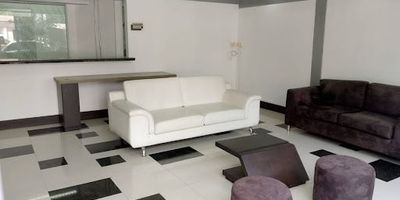 Se arrienda excelente local comercial, en Alamos . Ideal para empresas de salud , call Center . Cuenta con dos pisos , discriminados así: Primer piso recepción, sala de espera, baño auxiliar. 3 salones muy amplios para instalar módulos de trabajo, cocina. Y tres baños. En el segundo piso se encuentra la oficina de gerencia, subgerencia, sala de juntas y puestos de asistencia. El local es muy iluminado y fresco. Excelentes acabamos. LUIS ALEJANDRO CARRASCO