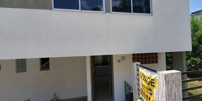 Condominio Verde Horizonte, 120mts, dos plantas, 2 habitaciones con posibilidad de tercera, estudio, sala comedor amplia, cocina integral, zona de oficios, patio, zonas verdes, piscina para niños y adultos, vigilancia 24 horas, portería, zona campestre, contactanos 3206654825 - 3182697143