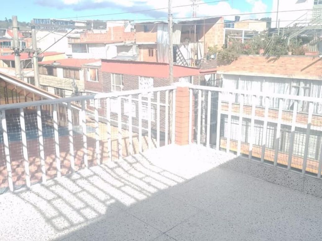 Casa de 5 alcobas en venta en Carmen Norte, Bogotá, 224 m² · foto 6 de 6