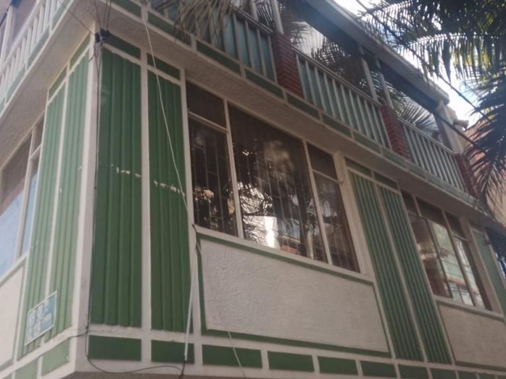 Casa de 5 alcobas en venta en Carmen Norte, Bogotá, 224 m² · foto 2 de 6