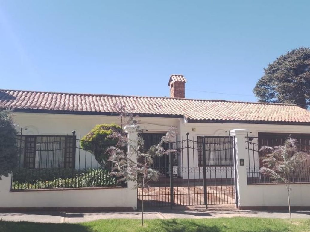 Casa de 3 alcobas en venta en Santa Barbara Alta, Bogotá, 442 m² · foto 2 de 20