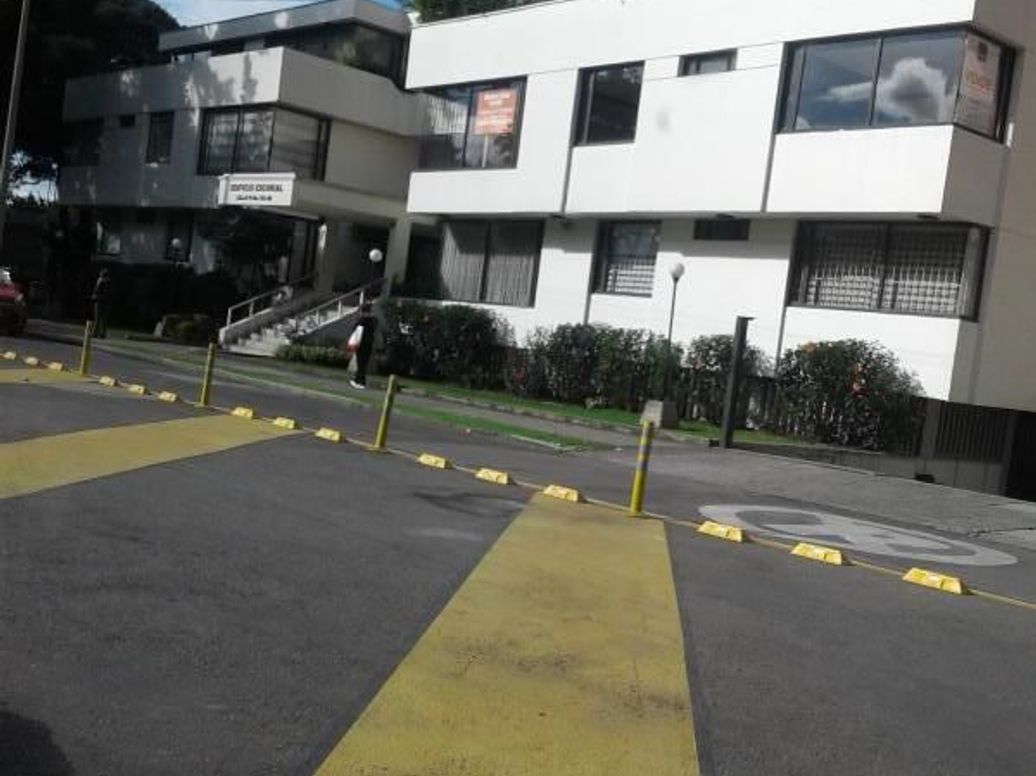 Apartamento de 3 alcobas en venta en Chico, Bogotá, 203 m² · foto 3 de 13