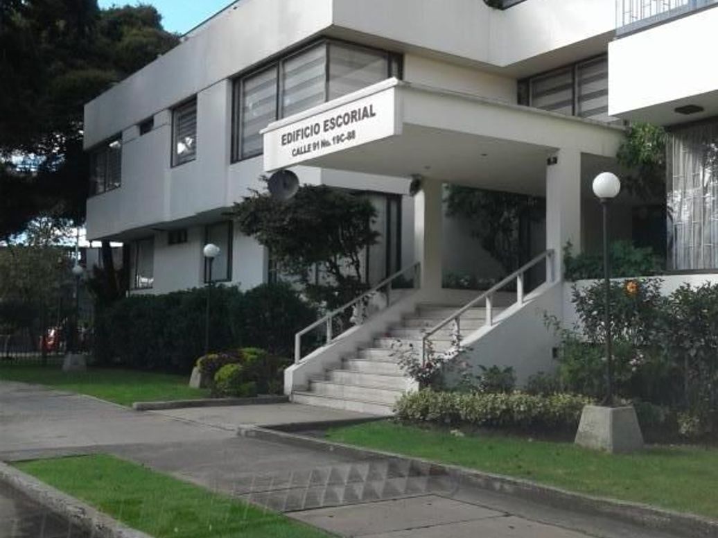 Apartamento de 3 alcobas en venta en Chico, Bogotá, 203 m² · foto 2 de 13