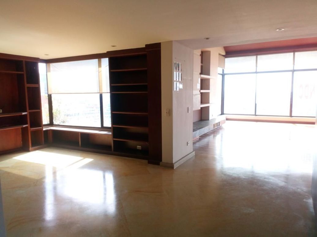 Apartamento de 4 alcobas en venta en El Refugio, Bogotá, 460 m² · foto 3 de 20