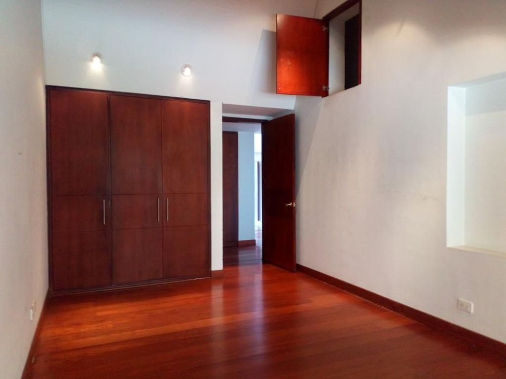 Apartamento de 4 alcobas en venta en El Refugio, Bogotá, 460 m² · foto 19 de 20