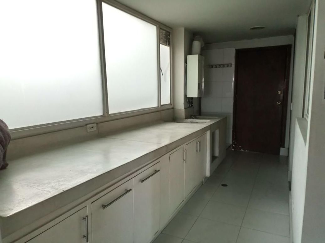 Apartamento de 4 alcobas en venta en El Refugio, Bogotá, 460 m² · foto 12 de 20