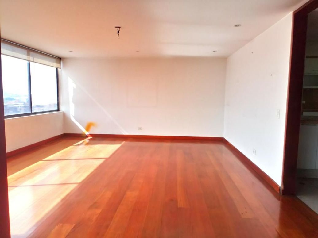 Apartamento de 4 alcobas en venta en El Refugio, Bogotá, 460 m² · foto 9 de 20