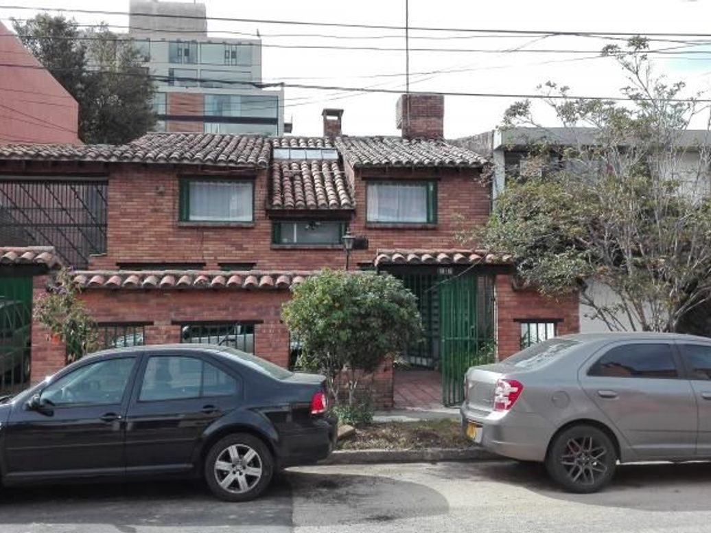 Casa de 4 alcobas en venta en Santa Ana Occidental, Bogotá, 325 m² · foto 2 de 20