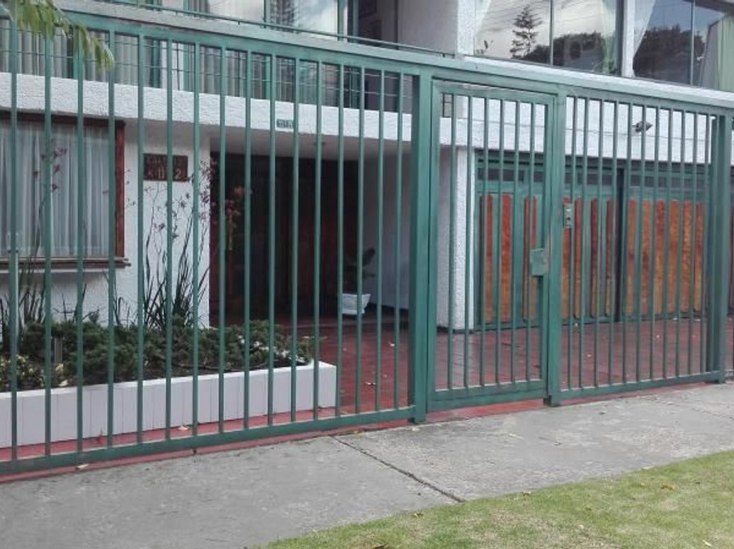 Casa de 5 alcobas en venta en Santa Barbara Central, Bogotá, 515 m² · foto 3 de 20