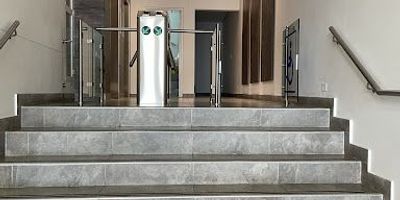 Oficina en venta en Chico Norte Et. II, Bogotá. Esta propiedad de 64.40 m² se localiza en la Carrera 15 # 98-42, Cundinamarca, ofreciendo un baño y vigilancia 24 horas. Con 19 años de antigüedad, el inmueble es ideal para establecer su empresa en un sector corporativo de Bogotá. La zona de Chico Norte se distingue por su conectividad y cercanía a diversos servicios. Precio de venta: $430.000.000. Interesado en esta oficina en venta? Contáctenos para agendar una visita por WhatsApp, a través de quiero que me contacten o ver teléfonos.