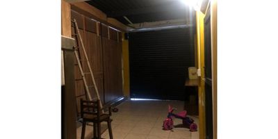 Alquiler local en el bosque, manizales cuenta con 1 baño, gas y piso en general en ceramica. Area construida 25mts2
