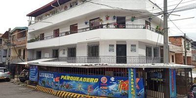 CASA EN VENTA (ROBLEDO KENNEDY)
COMODIDADES: -Habitacion 1-Habitacion 2-Habitacion 3-Habitacion 4-Sala comedor -Cocina integral con red de gas-Balcon-1 Baño-Zona de ropas-Piso en baldosa
INFORMACION COMERCIAL.YANI CUERVO ASESORA COMERCIALPBX:(604)4480450 OPCION 1LINEA WHATSAPP: 3332815649