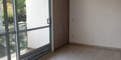 CODIGO ADBIENES 2247. ESPECTACULAR APARTAESTUDIO EN UNA DE LAS MEJORES UNIDADES DE LA LOMA DE LOS BERNAL.TE INVITAMOS A QUE CONOZCAS ESTA PROPIEDAD Y NOS PERMITAS HACER TUS SUEÑOS REALIDAD. 3148600215