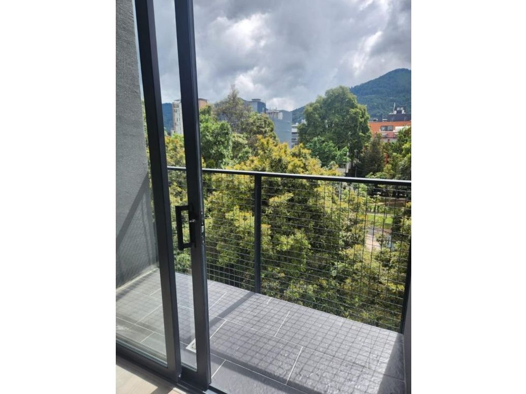 Apartaestudio en venta en Chico, Bogotá, 32 m² · foto 2 de 9
