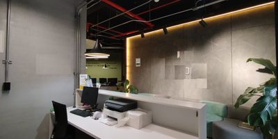 Local en Arriendo en unidad cerrada en Pinares cerca a clinicas, centros comerciales, restaurantes y servicios complementarios de la zona. El local cuentacon muy amplios espacios, ventilacion e iluminacion natural, pisos en ceramica, trece espacios, dos baños, cocineta, cableado de red, techo cielorraso y dos parqueaderos cubiertos. La unidad cuenta con porteria y vigilancia las 24 horas. Inmuebles sujetos a verificación de disponibilidad. Valor de arriendo es mas IVA