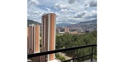 ¡Esta es una oportunidad para quienes quieren hacer una inversión en un lugar tranquilo! Se vende apartamento con hermosa vista, piso 23, lejos de la poniente el cual se entrega con cocina integral con barra, sala de estudio, balcon, tres habitaciones con closets, dos baños completos, tiene un parqueadero y un cuarto útil. Podrás personalizar este lugar de acuerdo a tu necesidad y conforme a tu gusto en cada espacio. Además la unidad cuenta con diferentes zonas de las cuales puedes disfrutar del día a día en familia, tales como piscinas, área de juegos infantiles, parqueadero de visitantes, canchas, zonas verdes, salón social, jardines, gimnasio, zona de mascotas. Es la oportunidad perfecta para crear el hogar de tus sueños desde cero aprovechando una excelente ubicación. ¡Contáctanos ahora!
