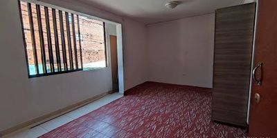 Arriendo comodo apartamento en barrio castilla con buen transporte publico zonas verdes comercio cercano cerca de la unidad deportiva rene higuita.

LIBRE DE SERVICIOS PÚBLICOS

CARACTERÍSTICAS

SALA
1 ALCOBAS
ZONA DE ROPAS
1 BAÑO
COCINA SEMI INTEGRAL
RED DEGAS
2 PISO.


