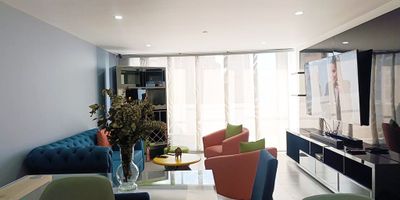 Apartaestudio AMOBLADO en arriendo en unidad cerrada con facil acceso desde la Av principal, centro comercial, supermercados, restaurantes, servicios complementarios. Piso en ceramica y madera, puerta de seguridad, sala comedor, 1 alcoba con baño privado, baño social, cocina integral abierta tipo americano, terraza y parqueaderos cubiertos. . Conjunto cerrado, ascensor, piscina, gym, salon social, sauna, turco, parque infantil, placa polideportiva, cancha de squash, zonas verdes, vigilancia 24 horas, citofonia y circuito cerrado de tv.  Inmuebles sujetos a verificación de disponibilidad.
