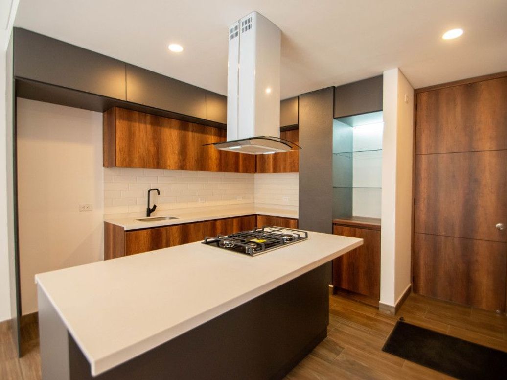 Apartamento de 2 alcobas en venta en Rincon Del Chicó, Bogotá, 79 m² · foto 4 de 9