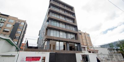 Encuentra calidad de vida en uno de nuestros apartamentos con diseños modernos y espacios amplios. Excelente ubicación con todos los servicios, vías de acceso y comodidad. apartamentos en EDIFICIO DE  7 PISOS, 28 APARTAMENTOS DE 45 M²,65 M² Y 75 M². Coworking en la cubierta. Edificio para estrenar. Zona común con vista 360. Dos zonas de BBQ, parqueadero de bicicletas. Coworking, 6 parqueaderos de visitantes y uno movilidad reducida. Planta de energía de suplencia total.