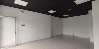 Local en Arriendo en Pueblito Cafetero en unidad cerrada cerca a  la avenida Condina, a servicio complementarios de la zona. Cuenta un espacio, un baño, pisos en ceramica, cablleado de red y techo cielorraso. La unidad cuenta con vigilancia y porteria las 24 Horas. Inmuebles sujetos a verificación de disponibilidad. Valor de arriendo es mas IVA.
