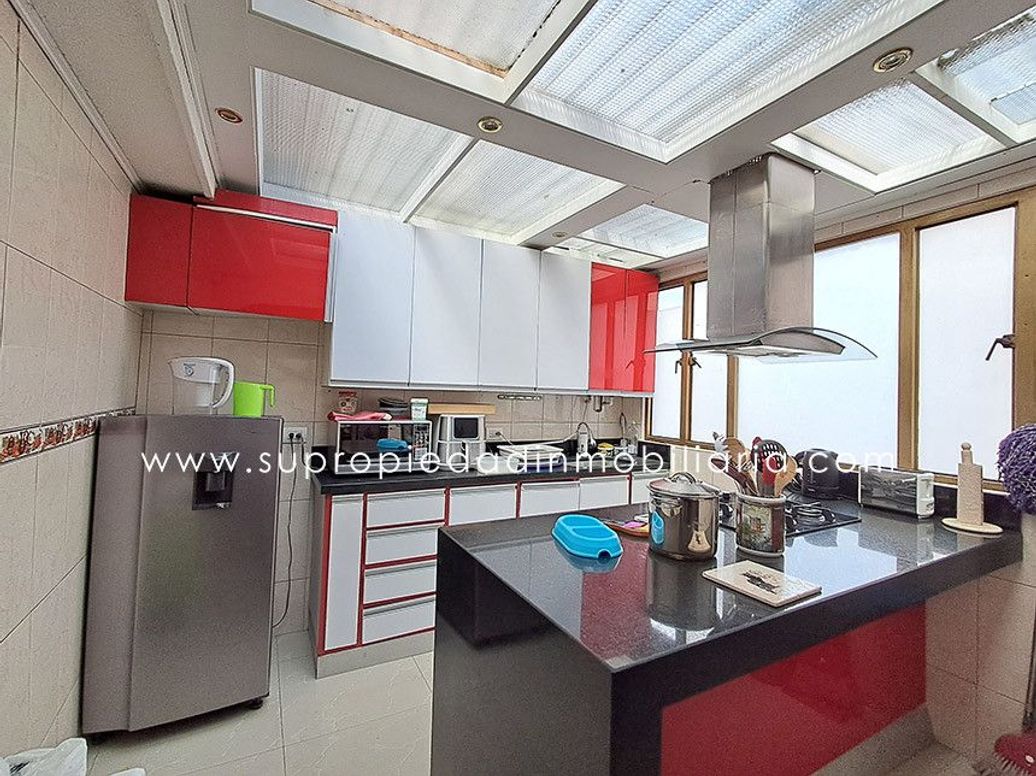 Casa de 10 alcobas en venta en Santa Barbara Central, Bogotá, 1198 m² · foto 6 de 20