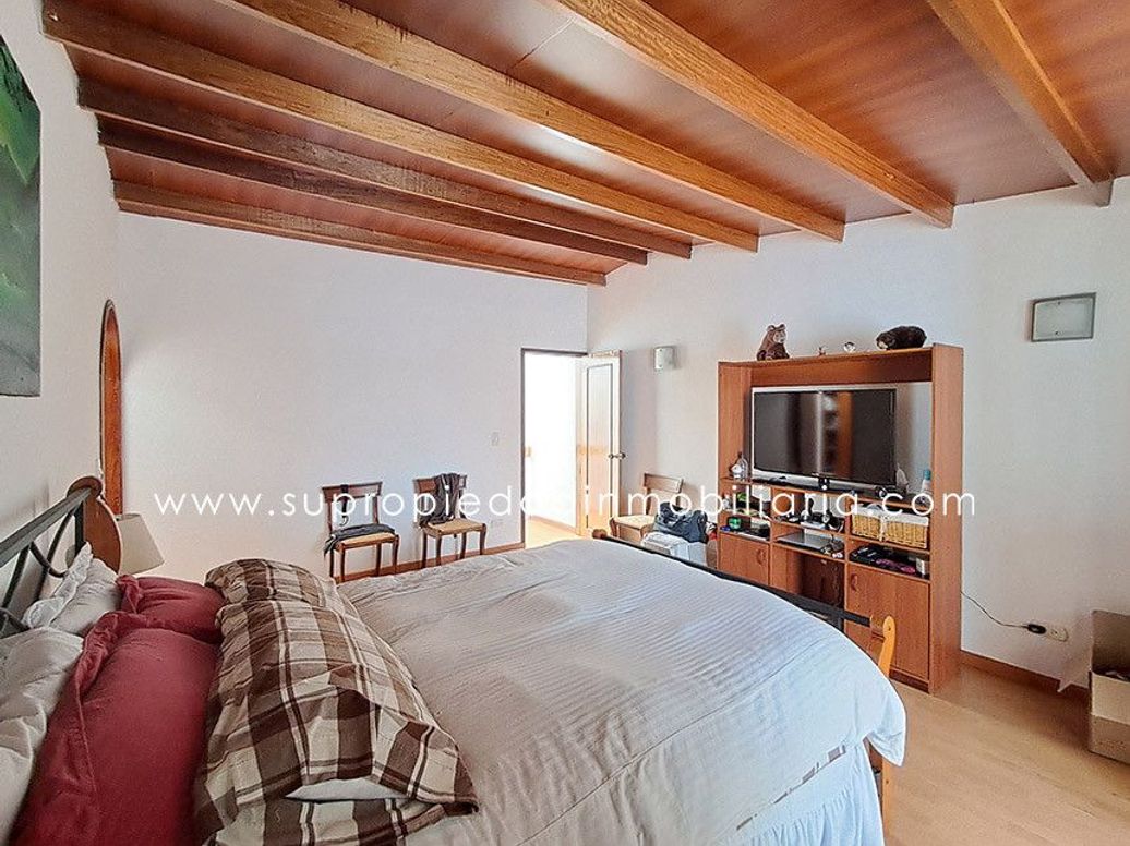 Casa de 10 alcobas en venta en Santa Barbara Central, Bogotá, 1198 m² · foto 10 de 20