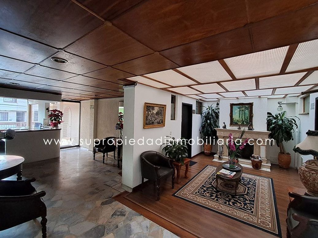 Casa de 10 alcobas en venta en Santa Barbara Central, Bogotá, 1198 m² · foto 4 de 20