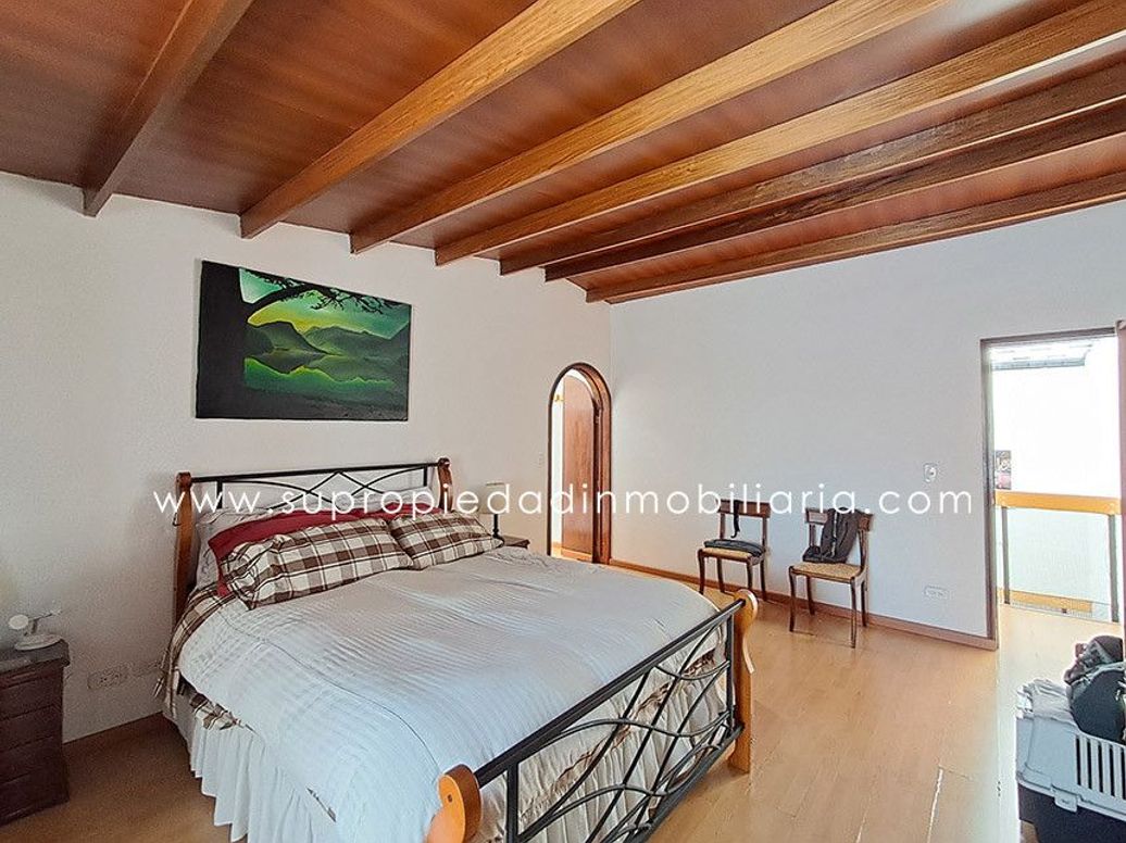 Casa de 10 alcobas en venta en Santa Barbara Central, Bogotá, 1198 m² · foto 12 de 20
