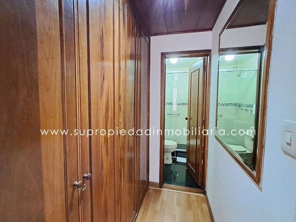 Casa de 10 alcobas en venta en Santa Barbara Central, Bogotá, 1198 m² · foto 17 de 20
