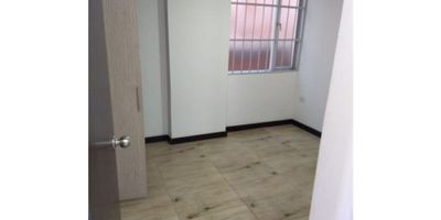 ? ¡Apartamento en Venta en La Pradera, Villamaría!

✨ Moderno y Funcional, con Excelente Ubicación
Este acogedor apartamento de 82 m² combina acabados modernos y una distribución inteligente para ofrecerte un hogar cómodo y bien iluminado.

? Espacios Amplios y Bien Distribuidos


 3 habitaciones con armarios empotrados.
 2 baños, uno con vidrio templado.
 Cocina integral con barra estilo americano, ideal para compartir momentos especiales.
 Sala-comedor con excelente iluminación natural.


? Comodidad y Seguridad


 1 garaje privado.
 Calentador y suministro de gas domiciliario.
 Pisos en cerámica/mármol para un acabado elegante y fácil mantenimiento.


? Ubicación Estratégica
Cercano a transporte público, comercios y zonas residenciales.
Ubicación exterior, brindando mayor iluminación y ventilación.

¡Aprovecha esta oportunidad y haz de este apartamento tu nuevo hogar! ?✨
? Contáctanos hoy mismo para más información y agenda tu visita.
