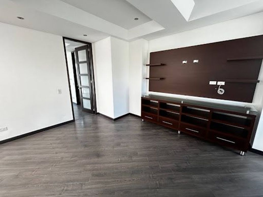 Casa de 4 alcobas en venta en Sotileza, Bogotá, 250 m² · foto 3 de 18