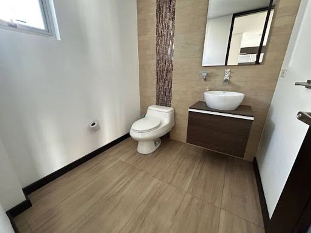 Casa de 4 alcobas en venta en Sotileza, Bogotá, 250 m² · foto 11 de 18