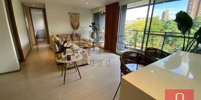 Amoblado, 2 habitaciones, 2 closet, 1 Vestier, 2 baños, cocina integral, sala comedor, balcón, calentador, zona de ropas, red de gas, piso en madera, parqueadero doble lineal, piso 6, área 78 m2, estrato 5, aproximadamente 6 años de construido.
La unidad cuenta con portería 24 horas, ascensor, piscina, gimnasio, sauna, turco, salón social, parque infantil, zonas verdes, parqueaderos visitantes.